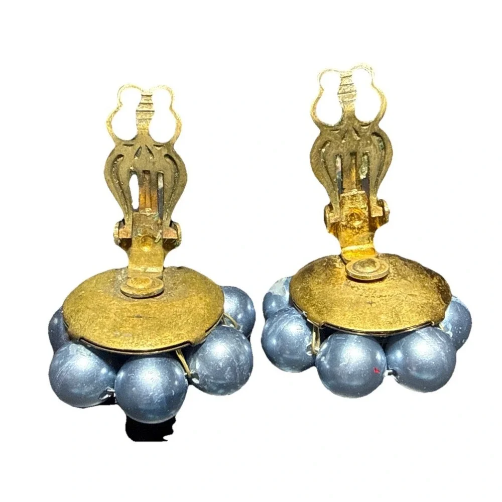Vintage Blue/Purple AB and Faux Pearl Cluster Clip On Earrings J15-19